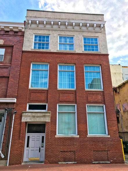 More Photos Of 210 Hale St, Charleston Office For Sale