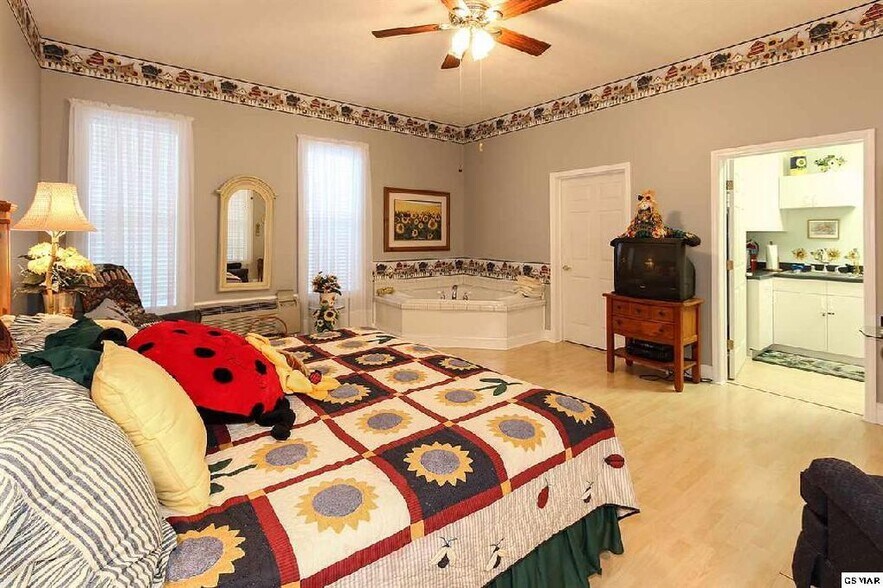 More Photos Of 724 Sharp Rd, Sevierville Hospitality For Sale