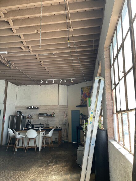 More Photos Of 3610-3612 Maple Ave, Los Angeles Warehouse For Sale