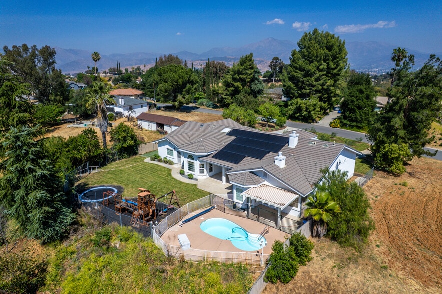 More Photos Of 12908 South Ln, Redlands Healthcare For Sale