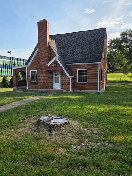 More Photos Of 5335 Airport Rd NW, Roanoke Storefront Retail Office For Lease