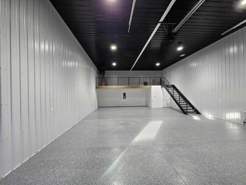 More Photos Of 1102 Jackrabbit Ln, Belgrade Warehouse For Sale