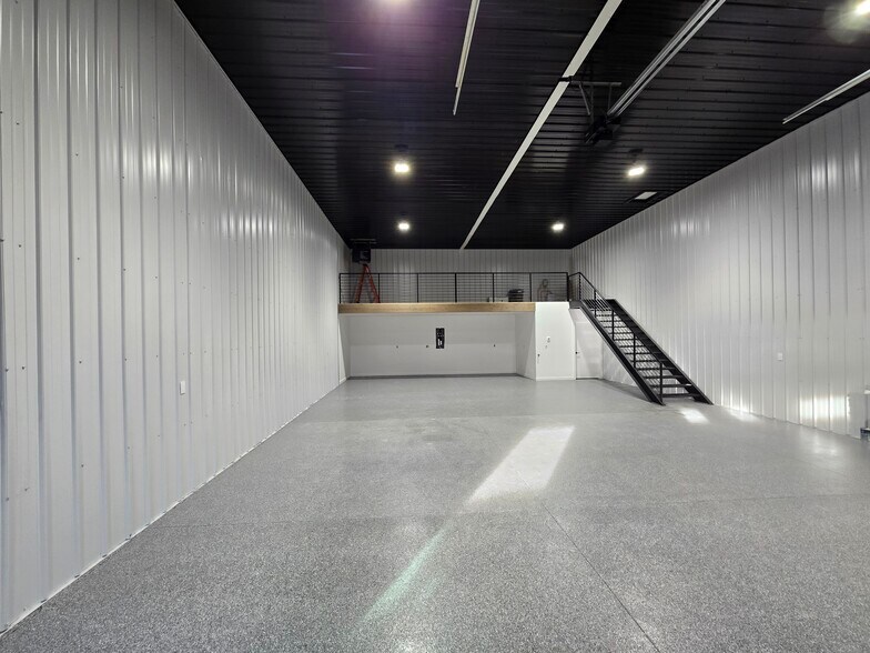 More Photos Of 1102 Jackrabbit Ln, Belgrade Warehouse For Sale