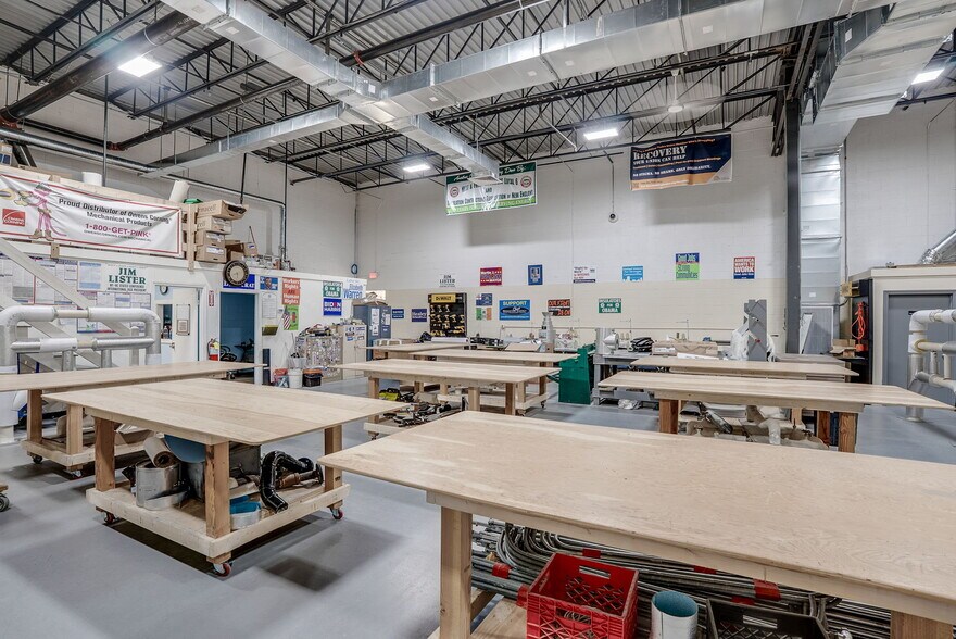 More Photos Of 34 Sullivan Rd, North Billerica Warehouse For Lease