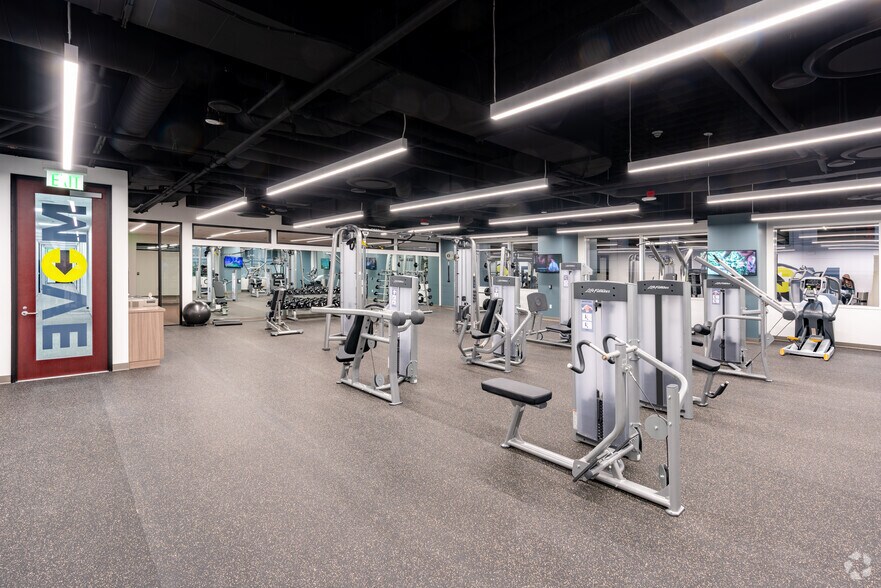 More Photos Of 500-550 N Brand Blvd, Glendale Unknown For Lease