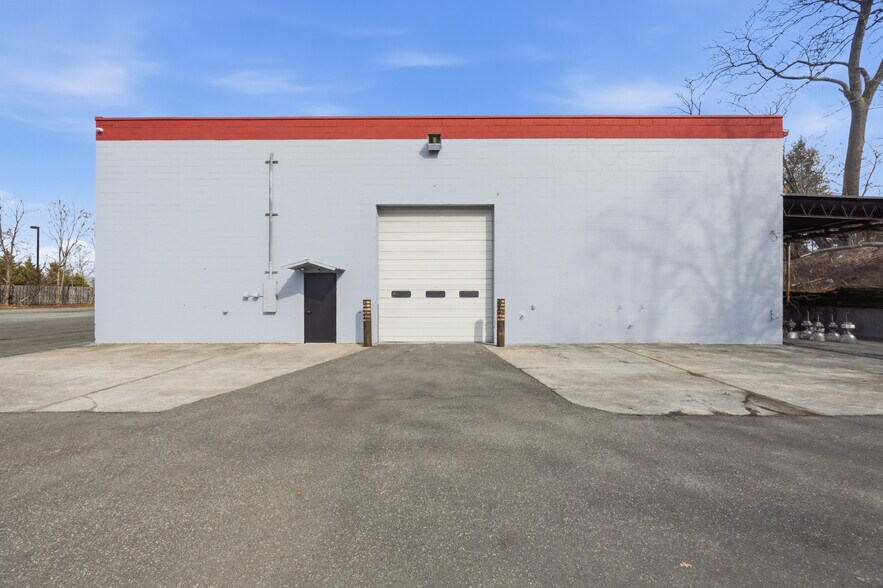 More Photos Of 173 Amboy Rd, Morganville Land For Lease