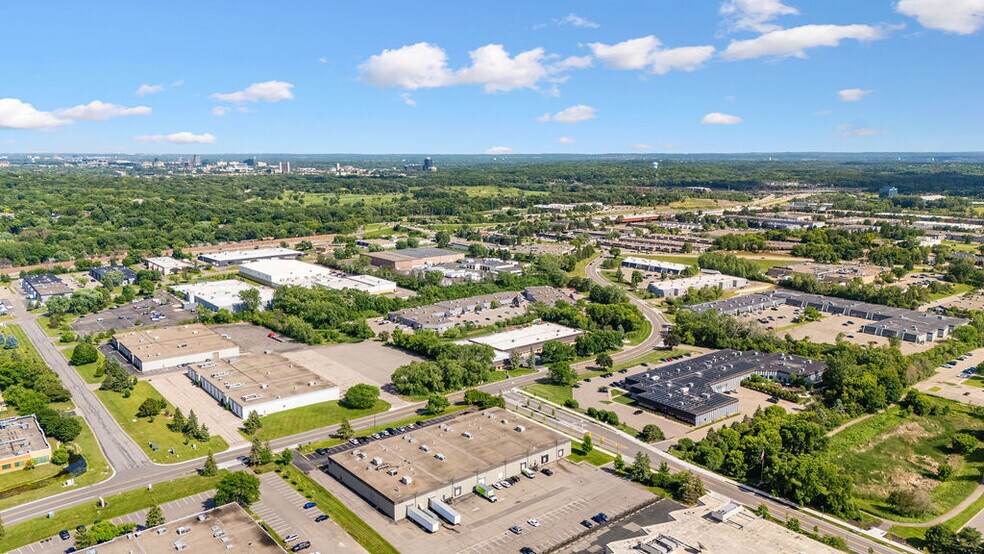 More Photos Of 7115-7149 Shady Oak Rd, Eden Prairie Light Manufacturing For Lease