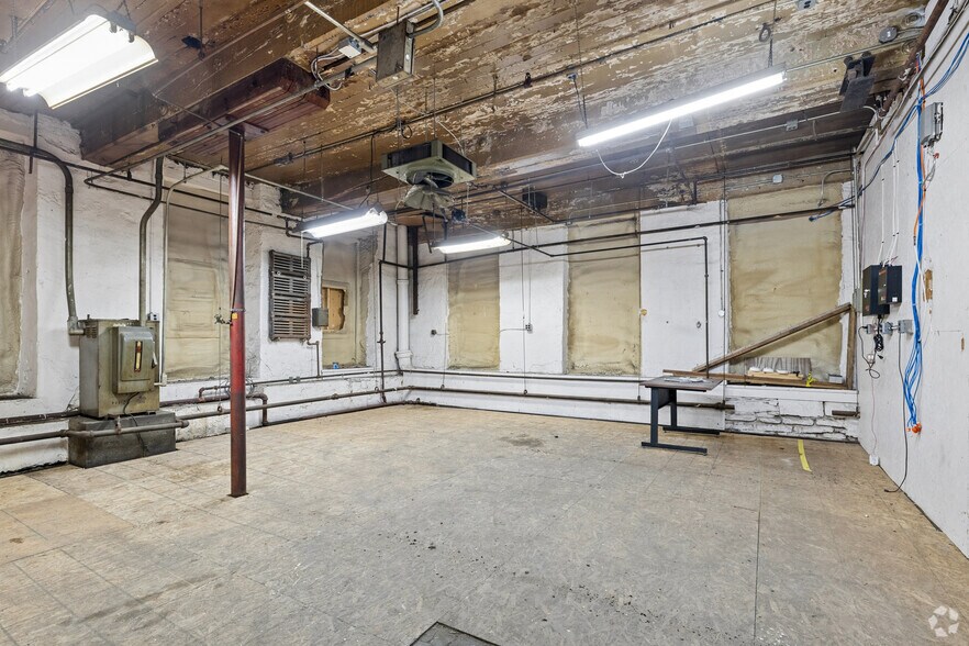 More Photos Of 17 Mill Pl, New York Mills Unknown For Sale