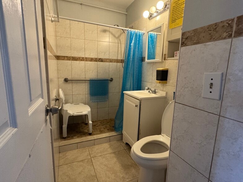 More Photos Of 1930 Lincoln St, Hollywood Assisted Living For Sale