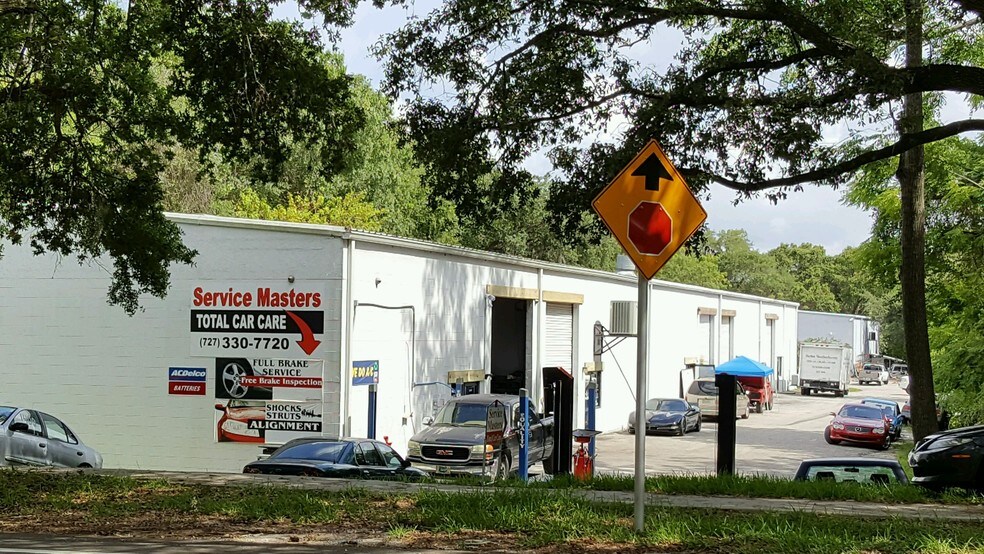 More Photos Of 1010 Park Ct, Safety Harbor Warehouse For Lease