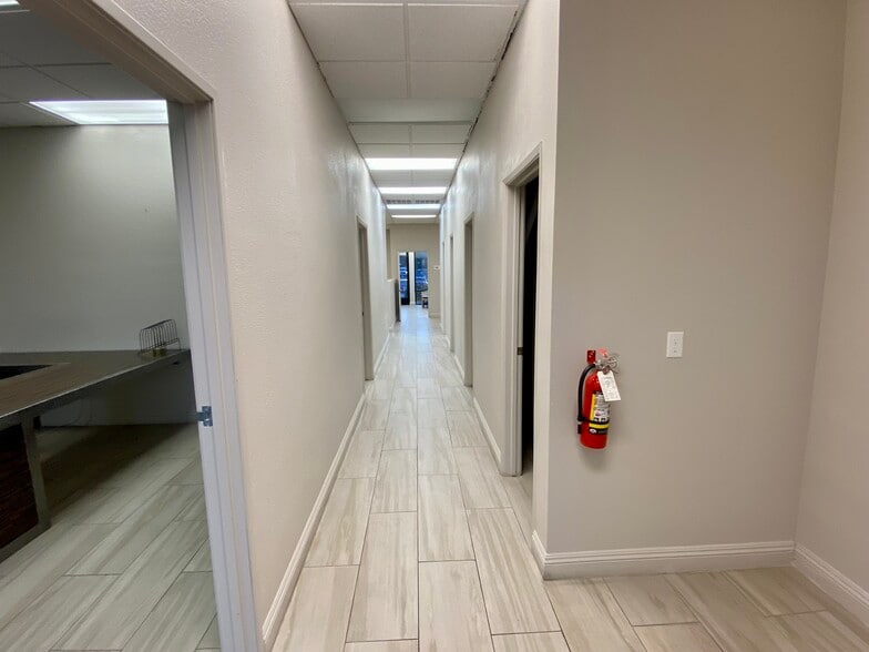 More Photos Of 1710 W Horizon Ridge Pky, Henderson Unknown For Lease
