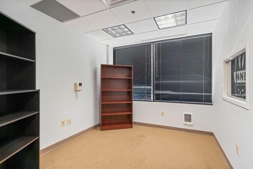 More Photos Of 5350 Shawnee Rd, Alexandria Medical For Sale