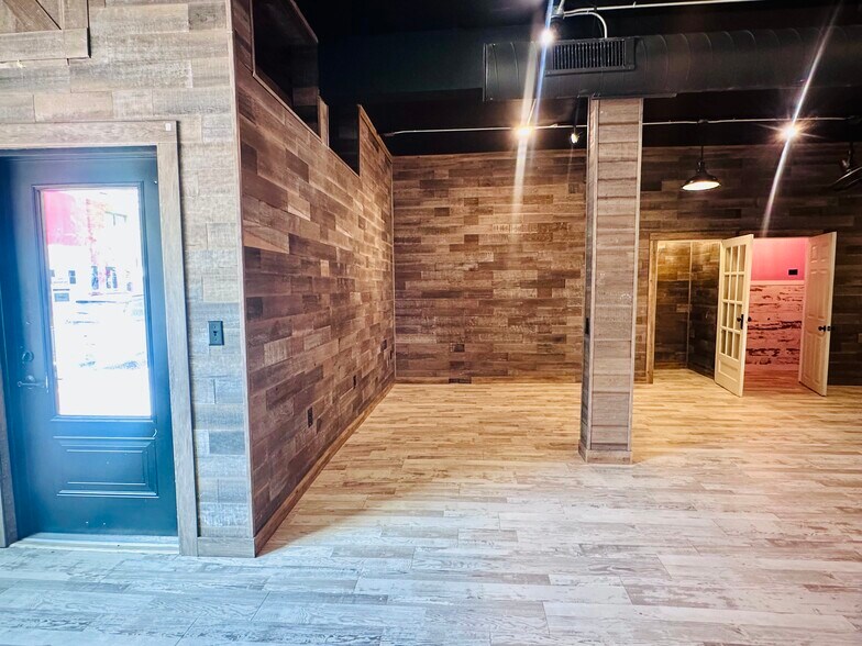 More Photos Of 103 N College Ave, Newton General Retail For Lease