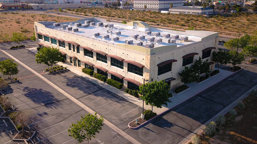 More Photos Of 15283 Pahute St, Victorville Office For Sale