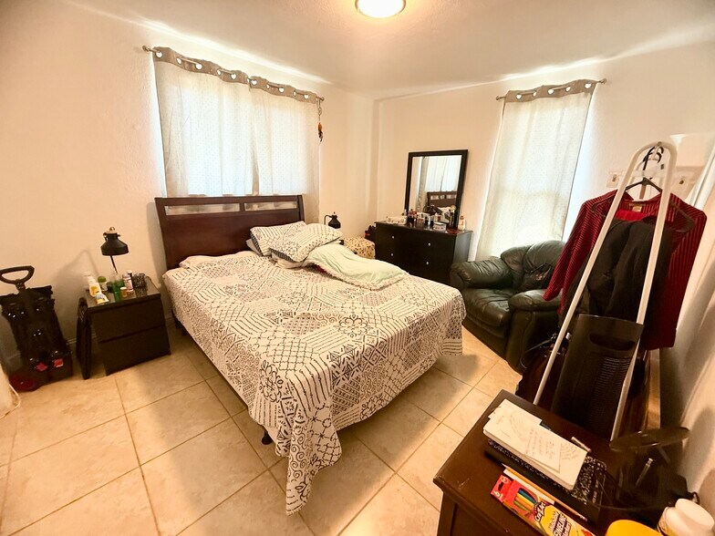 More Photos Of 4201 SW 7th St, Coral Gables Multifamily For Sale