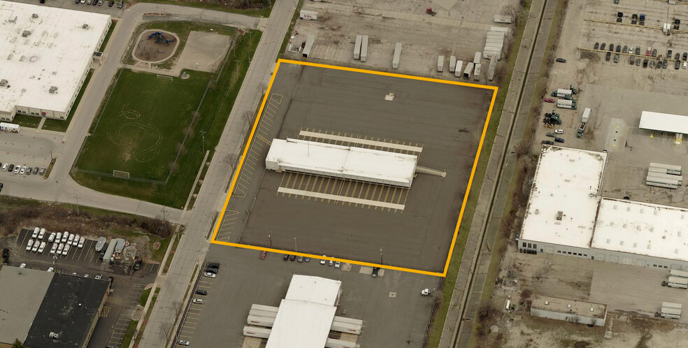 Primary Photo Of 819 W Carpenter Ave, Milwaukee Truck Terminal For Lease