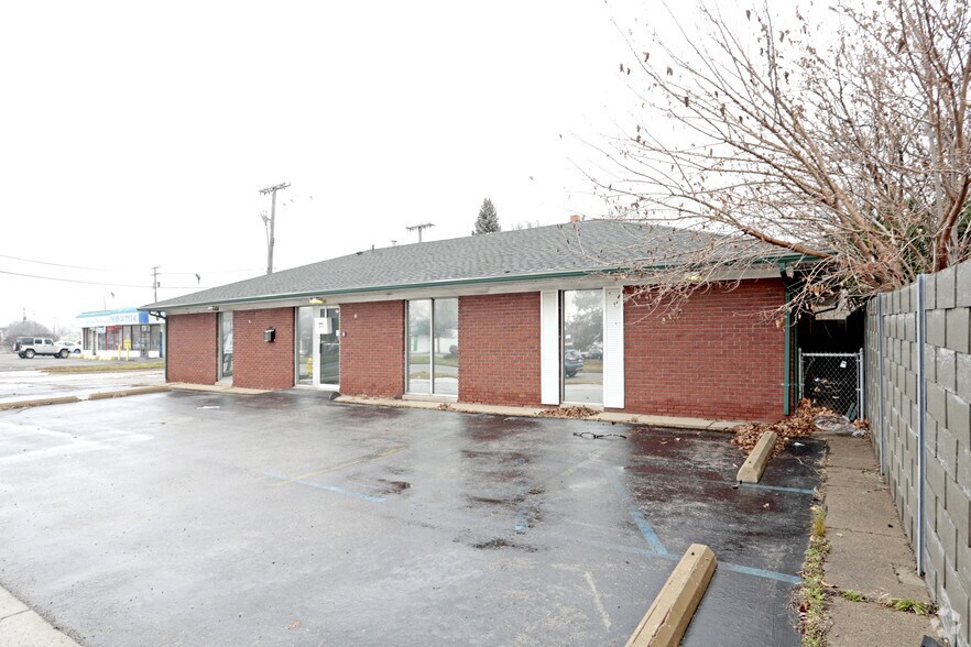 More Photos Of 15301 E 8 Mile Rd, Eastpointe Medical For Lease