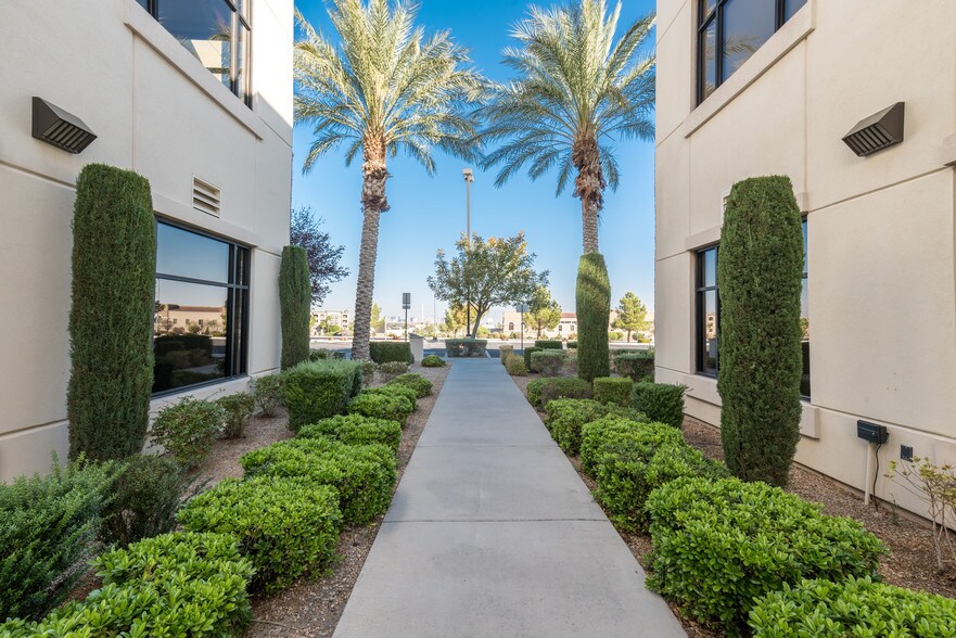 More Photos Of 3005 W Horizon Ridge Pky, Henderson Medical For Lease