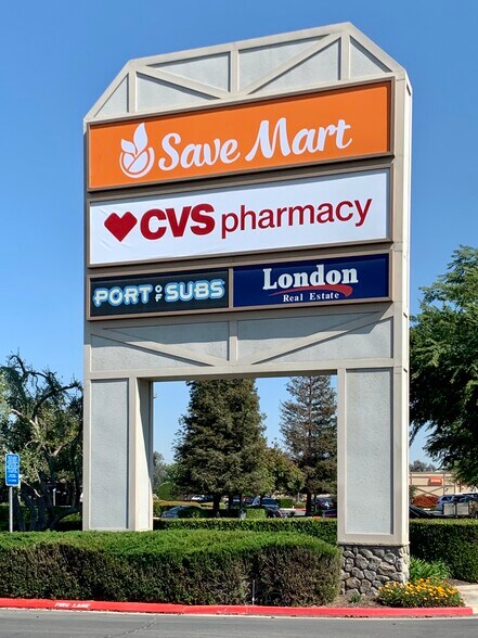 More Photos Of 935-939 Sierra St, Kingsburg Storefront For Lease