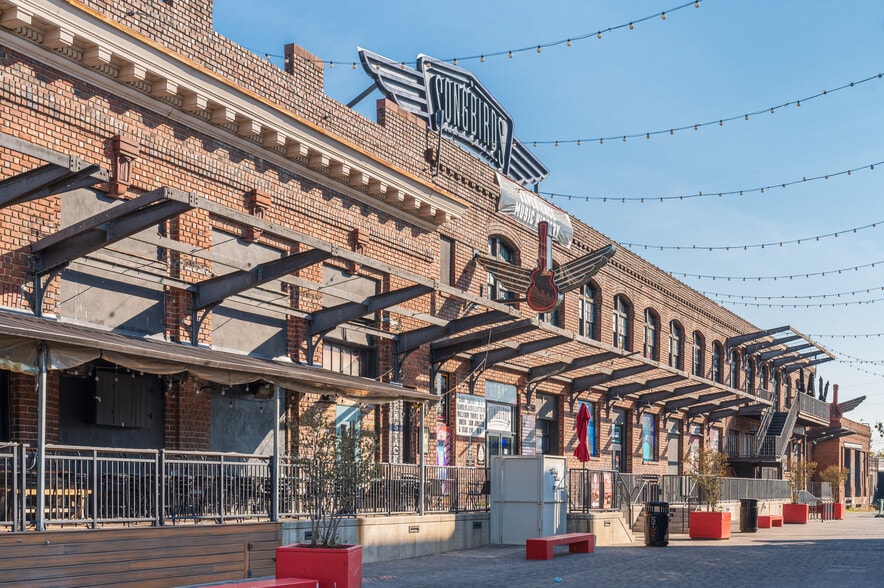 More Photos Of 1463 Market St, Chattanooga Storefront Retail Office For Lease