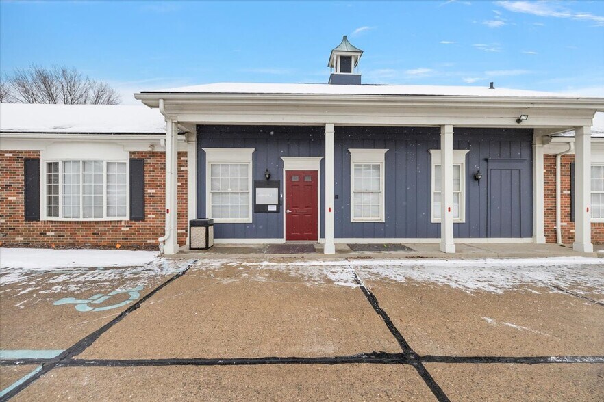 More Photos Of 37244 S Groesbeck Hwy, Clinton Township Office For Sale