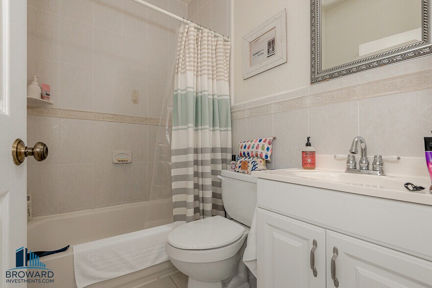 More Photos Of 330 SW 20th St, Fort Lauderdale Multifamily For Sale