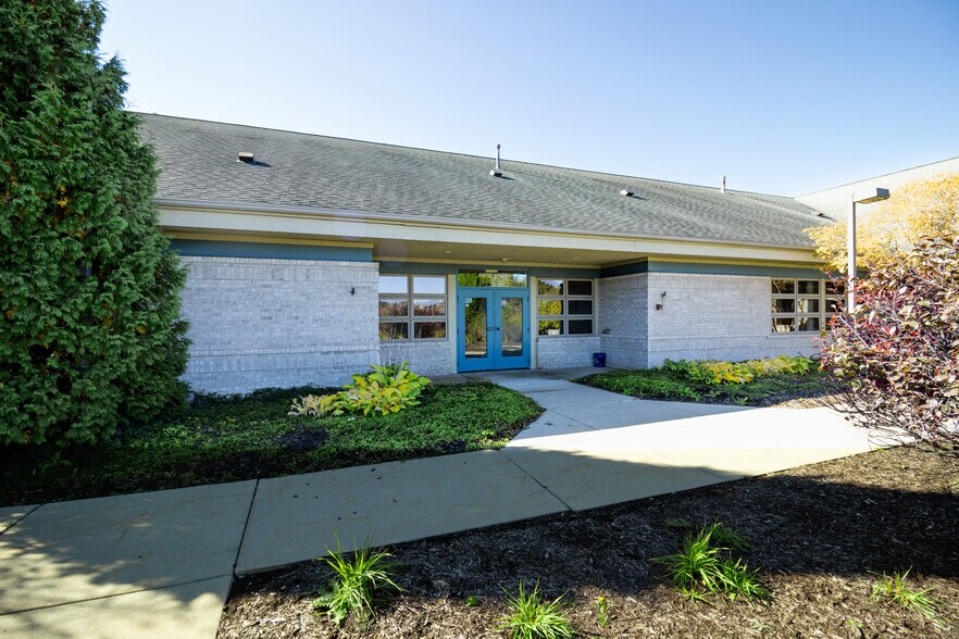 More Photos Of 2175 University Park Dr, Okemos Medical For Sale