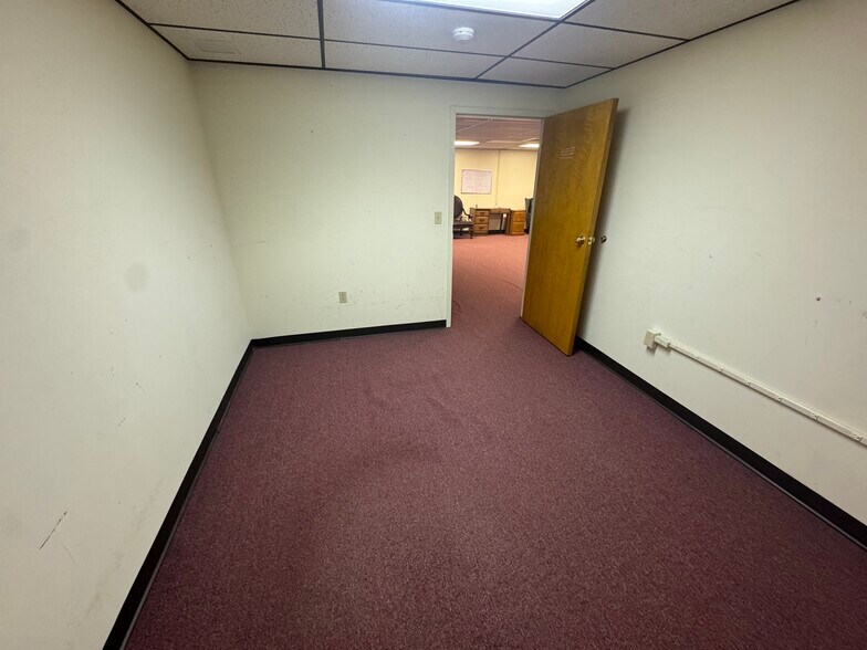 More Photos Of 50 Chelton Ave, West Hartford Warehouse For Lease