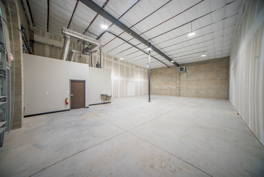 More Photos Of 11201 49th St N, Clearwater Unknown For Lease