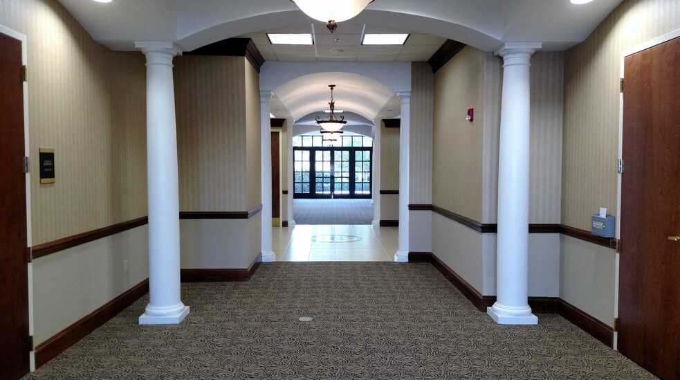 More Photos Of 19520 W Catawba Ave, Cornelius Office Residential For Lease