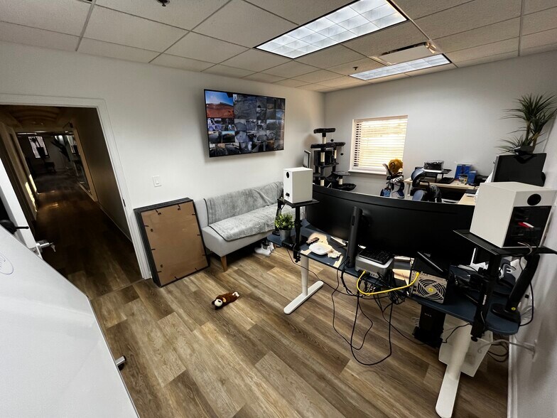 More Photos Of 1540 Hannah Ave, Forest Park Light Distribution For Sale