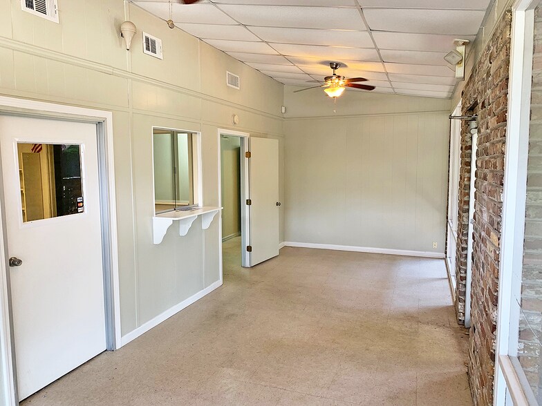 More Photos Of 515 Azalea Rd, Mobile Medical For Sale