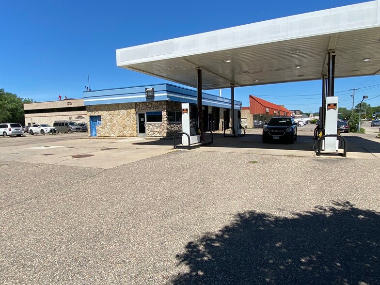 More Photos Of 1700 E Old Shakopee Rd, Minneapolis Auto Repair For Sale