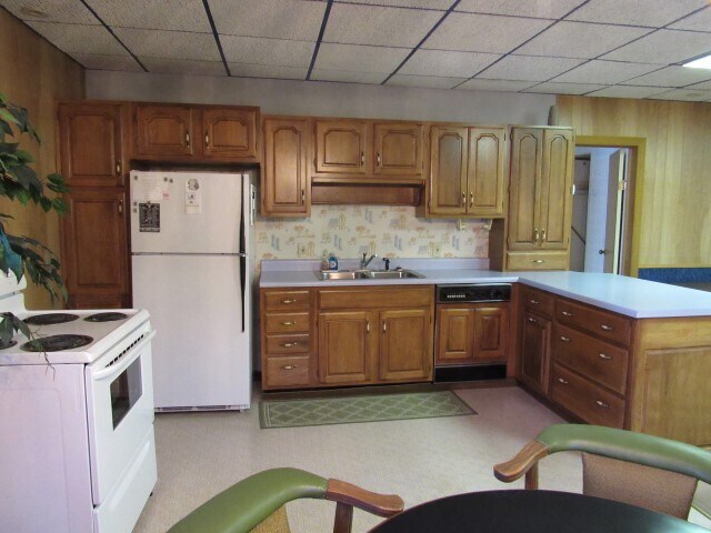 More Photos Of 301 S 7th St, Quincy Light Distribution For Sale