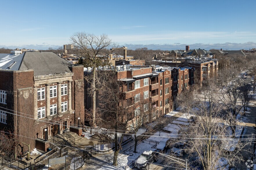 More Photos Of 1710 W Lunt Ave, Chicago Apartments For Sale