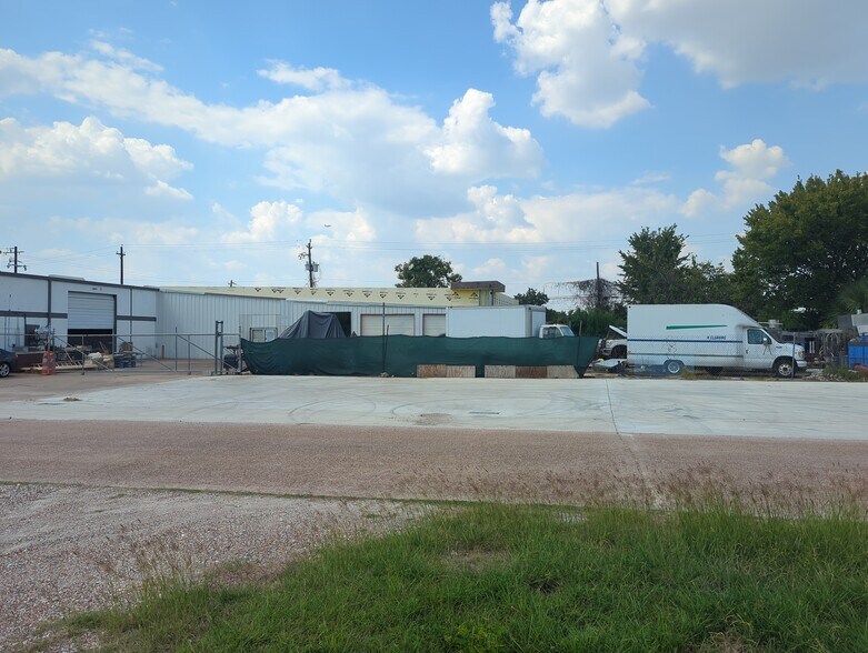 More Photos Of 513 Illinois St, South Houston Industrial For Sale