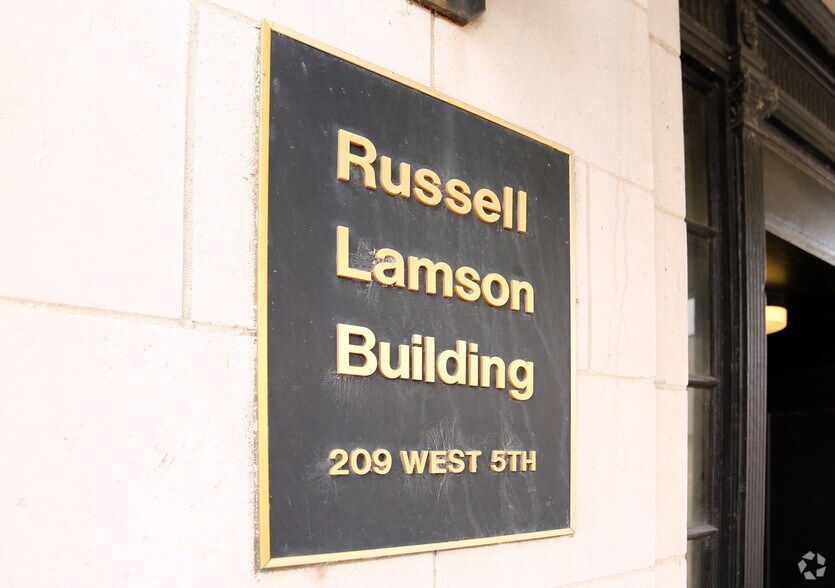 Primary Photo Of 209 W 5th St, Waterloo Apartments For Lease