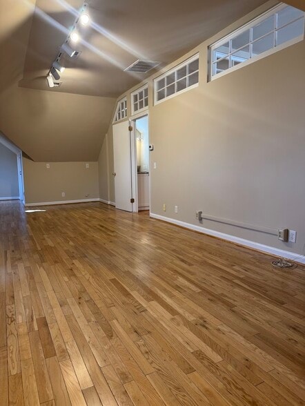 More Photos Of 143 4th Ave N, Franklin Loft Creative Space For Lease