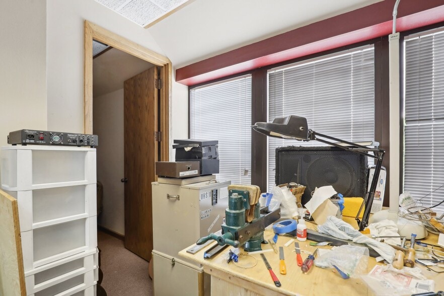 More Photos Of 101 Jones St, Barneveld General Retail For Sale