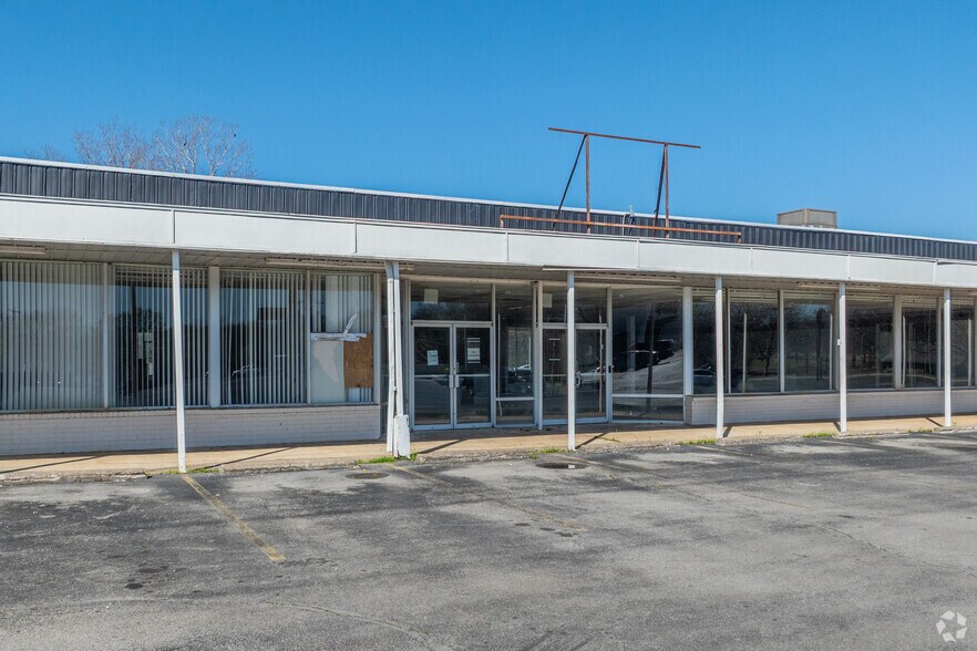 More Photos Of 1900 E Cherokee Ave, Sallisaw Storefront For Sale