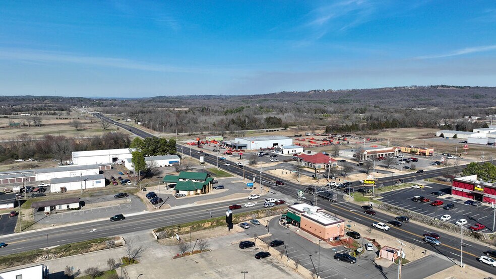 More Photos Of 2220 E Parkway, Russellville Freestanding For Sale