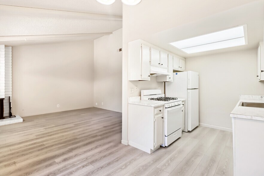 More Photos Of 2316 Villanova Cir, Sacramento Apartments For Sale