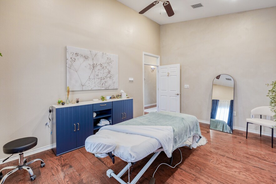 More Photos Of 12335 Hymeadow Dr, Austin Office For Sale