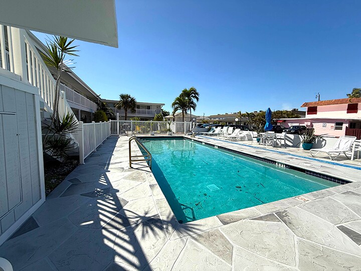 More Photos Of 831 N Ocean Blvd, Pompano Beach Hotel For Sale