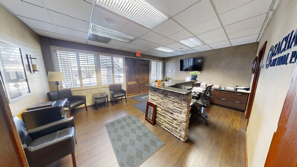 More Photos Of 714 E Rose Ln, Phoenix Office For Lease
