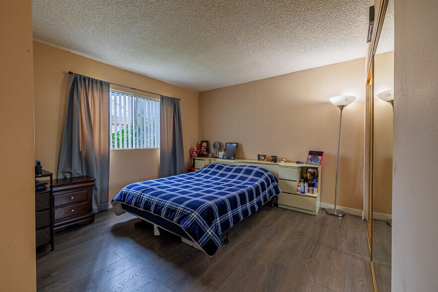 More Photos Of 904 E Lomita Ave, Glendale Apartments For Sale
