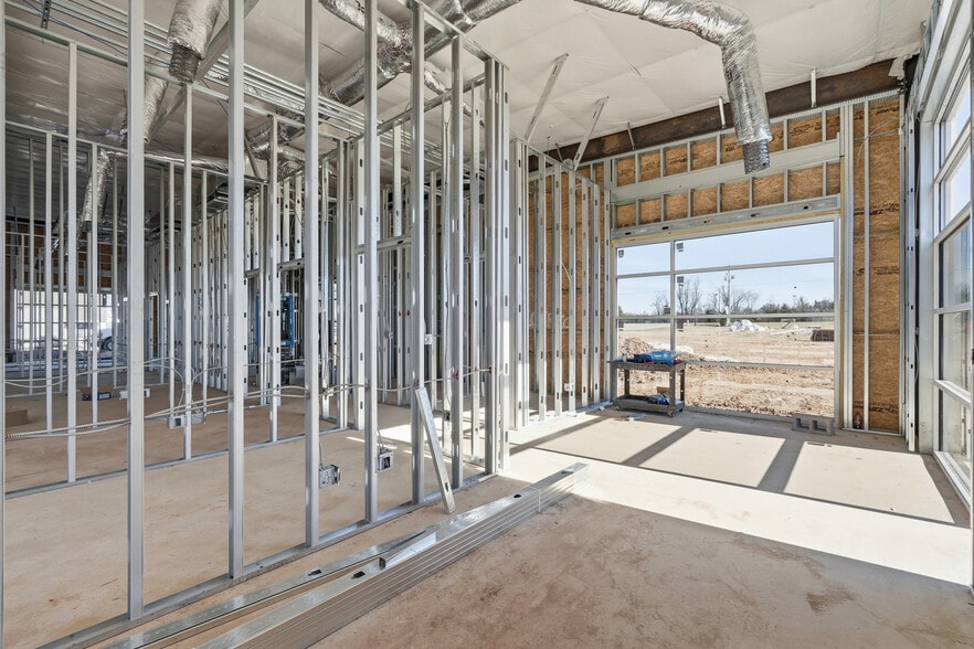 More Photos Of 2420 S 8th St, Rogers Flex For Lease