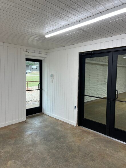 More Photos Of 15503 TX-110, Whitehouse Warehouse For Lease