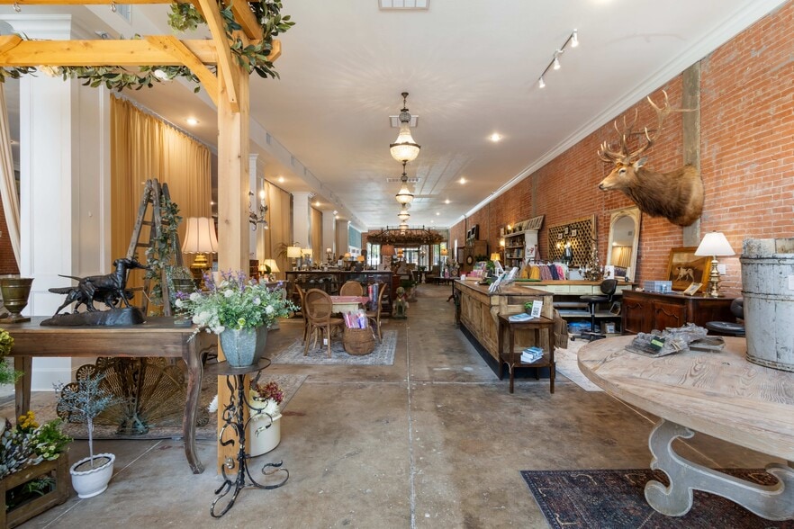 More Photos Of 205 S Main St, Bryan Storefront For Lease