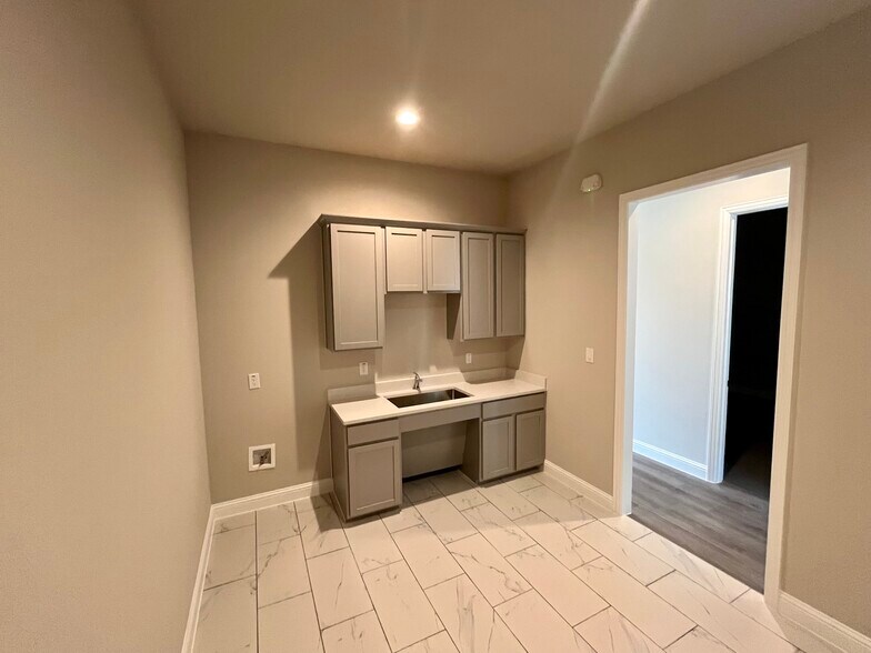 More Photos Of 3951 Alma Rd, McKinney Medical For Lease